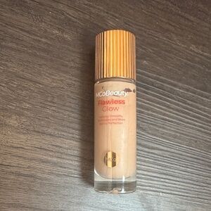 Flawless Glow Foundation - light
